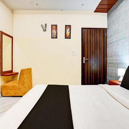 Hotel S V Grand Váránaszi Kültér fotó