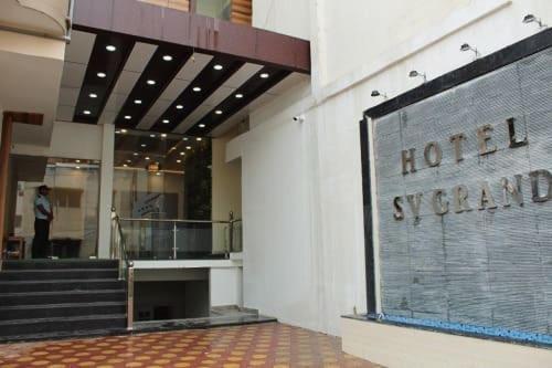 Hotel S V Grand Váránaszi Kültér fotó