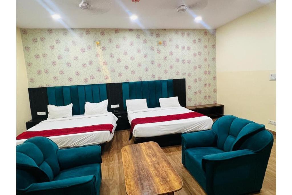 Hotel S V Grand Váránaszi Kültér fotó