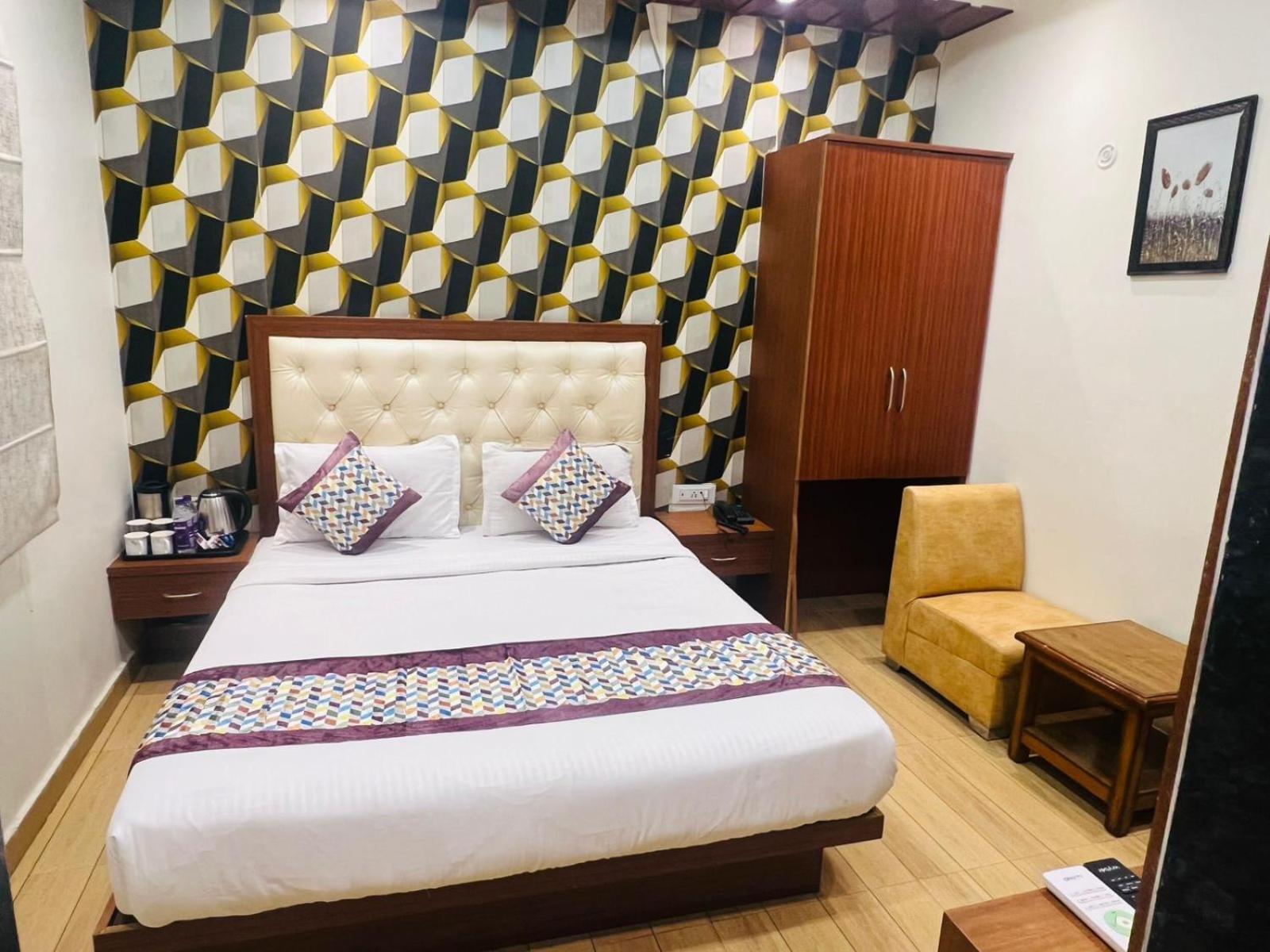 Hotel S V Grand Váránaszi Kültér fotó